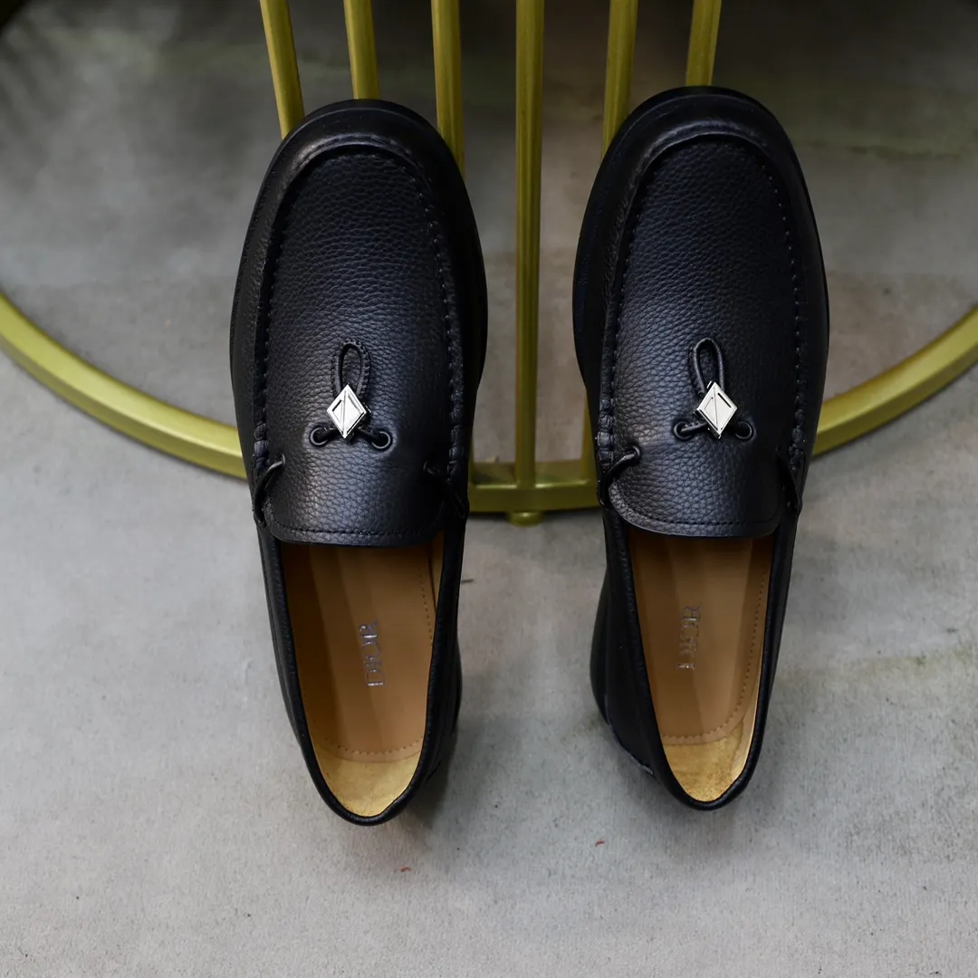 Ex-factory price: 540🙅‍♂️🙅‍♂️🙅‍♂️ Brand: Dior DIOR Standard code: Men's code 38/44 (45 can be customized) Grade: Same as the official website Material: Original cowhide stitching, cowhide lining, original TPU wear-resistant soft outsole Style categories: Leisure and sports version, footwear for driving, young fashion, European and American trends, British style Color: actual picture color